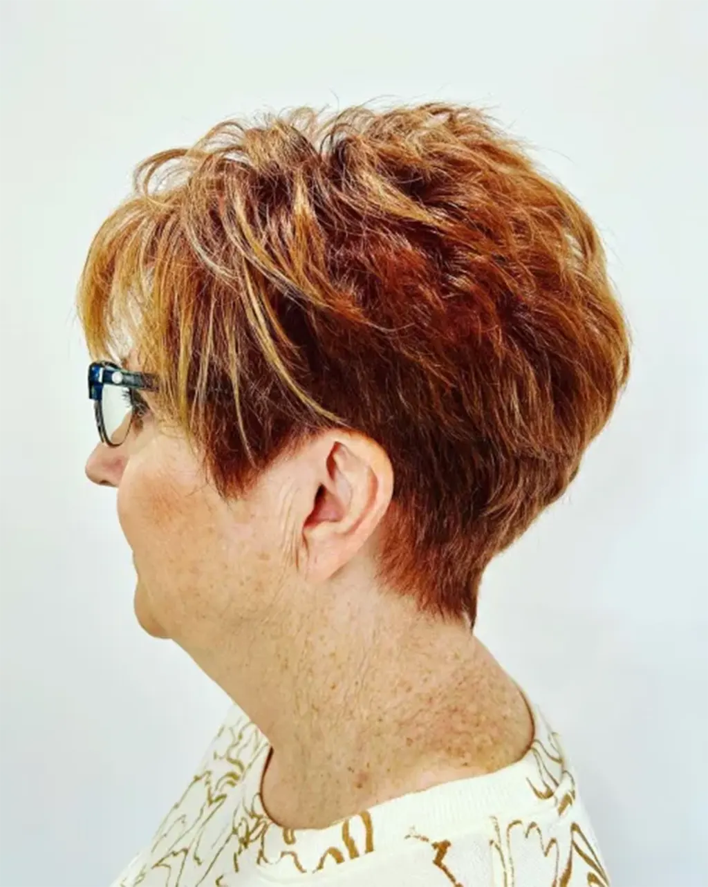 Pixie Shaggy Corto Con Pelo Grueso Ideas elegantes y modernas para el pelo corto de las mujeres de más de 50 y 60 años