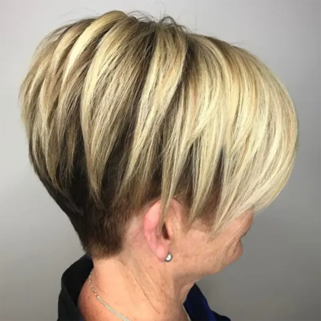 Corte Inferior en Ángulo Idea elegante y contemporánea para el pelo corto para mujeres de más de 50 y 60 años
