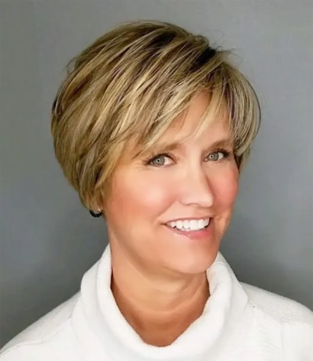 Cortes Cortos y Voluminosos Idea elegante y contemporánea para el pelo corto para mujeres de más de 50 y 60 años
