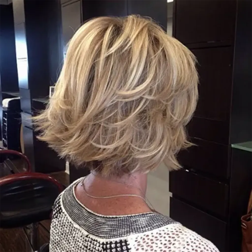 Corte Bob a Capas Ideas elegantes y modernas para el pelo corto de las mujeres de más de 50 y 60 años