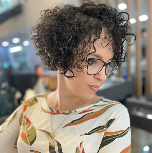 Sugestão de Corte de Cabelo Cacheado Estilo Chanel de Bico. Sugestão de Corte de Cabelo Cacheado Estilo Chanel de Bico.