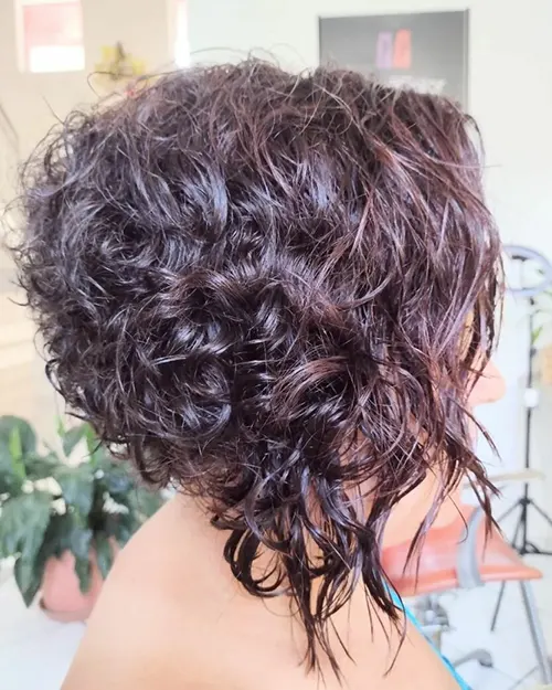 Sugestão de Corte de Cabelo Cacheado Estilo Chanel de Bico. Sugestão de Corte de Cabelo Cacheado Estilo Chanel de Bico.