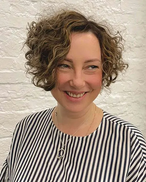 Sugestão de Corte de Cabelo Cacheado Estilo Chanel de Bico. Sugestão de Corte de Cabelo Cacheado Estilo Chanel de Bico.