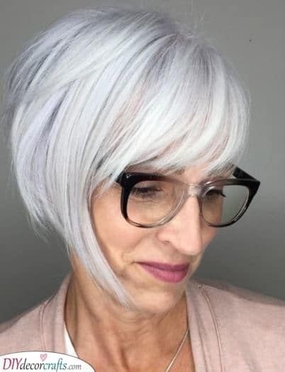 10 Ideias de Cortes de Cabelo Para Mulheres Com 50 Anos ou Mais Com Óculos