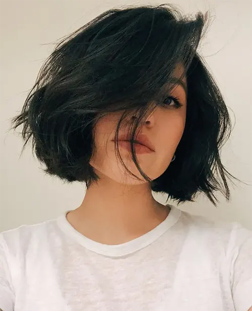 Maravilhoso Corte de Cabelo Chanel Arredondado: Bob Arredondado Desarrumado com Franja Ondulada Maravilhoso Corte de Cabelo Chanel Arredondado: Bob Arredondado Desarrumado com Franja Ondulada