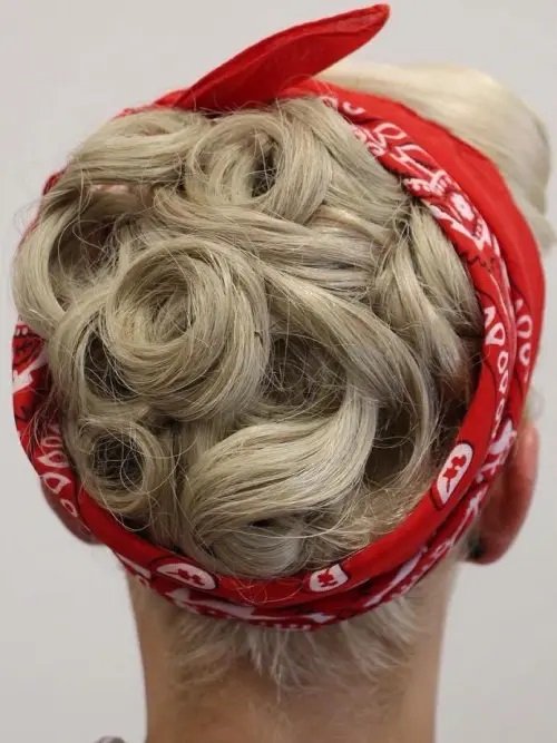 10 Ideias de Penteados Retrô com Bandana
