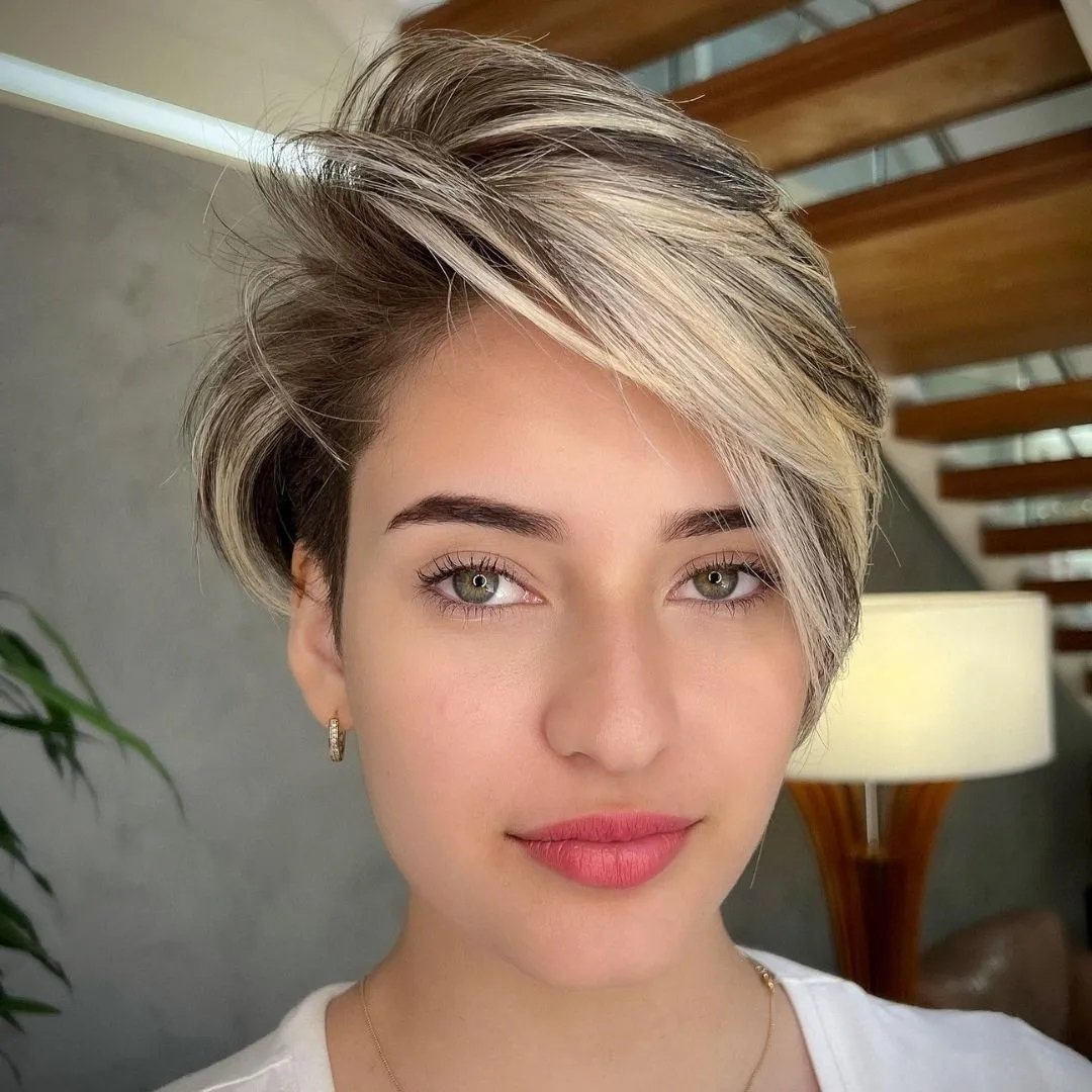 Long Pixie Undercut Com Luzes Long Pixie Undercut Com Luzes