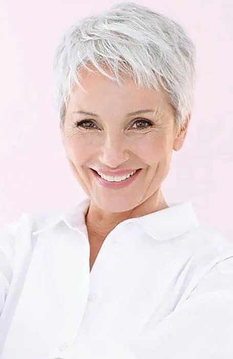15 Cortes de Cabelo Curto Para Mulheres com Mais de 50 Anos