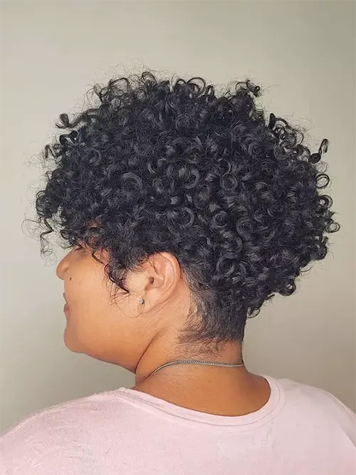 Exemplo de corte de cabelo curto repicado Exemplo de corte de cabelo curto repicado