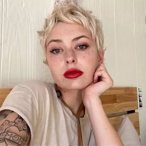 Exemplo de corte de cabelo curto repicado Exemplo de corte de cabelo curto repicado