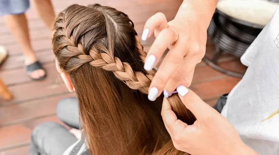 Rabo de Cavalo com Trança Francesa Dupla Penteados com Tranças: 20 Ideias para Cabelos Curtos, Médios e Longos