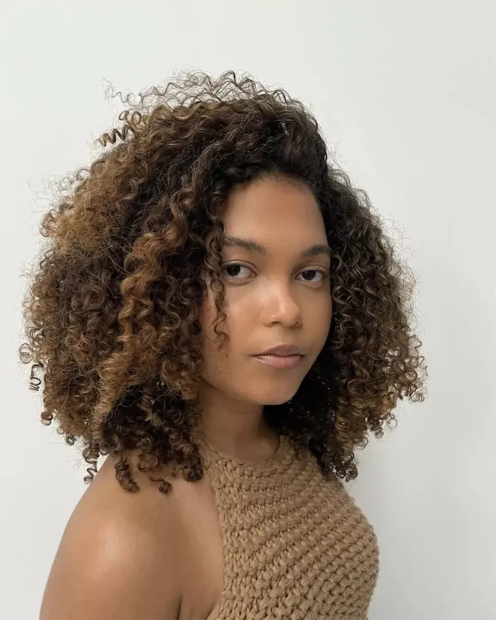 tendências de corte de cabelo feminino médio para 2024