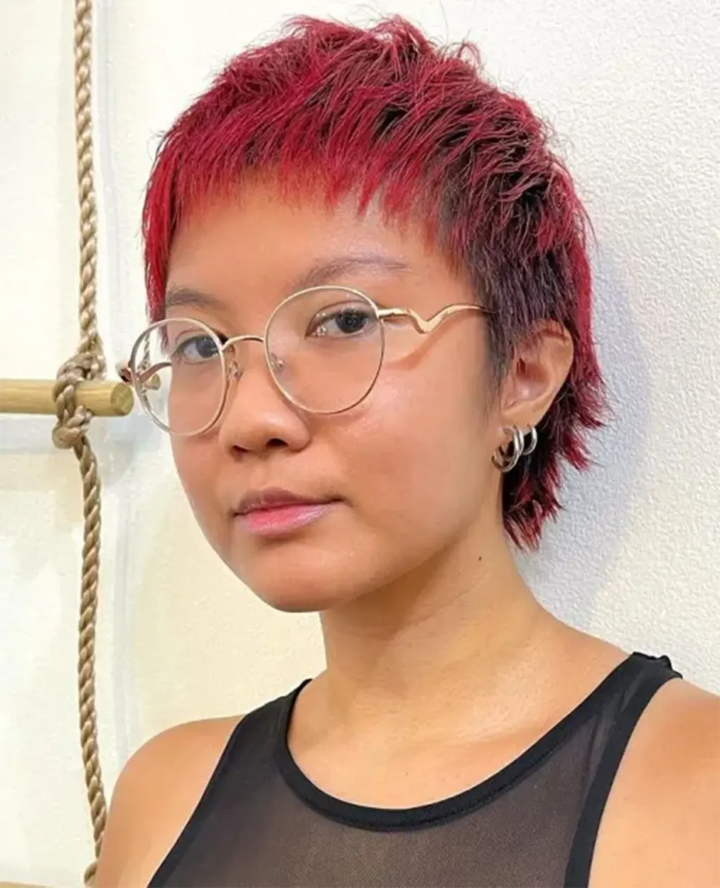Mullet Pixie Realçado com uma Tintura Ruiva Vibrante Estilos de Penteados Curtos Ruivos