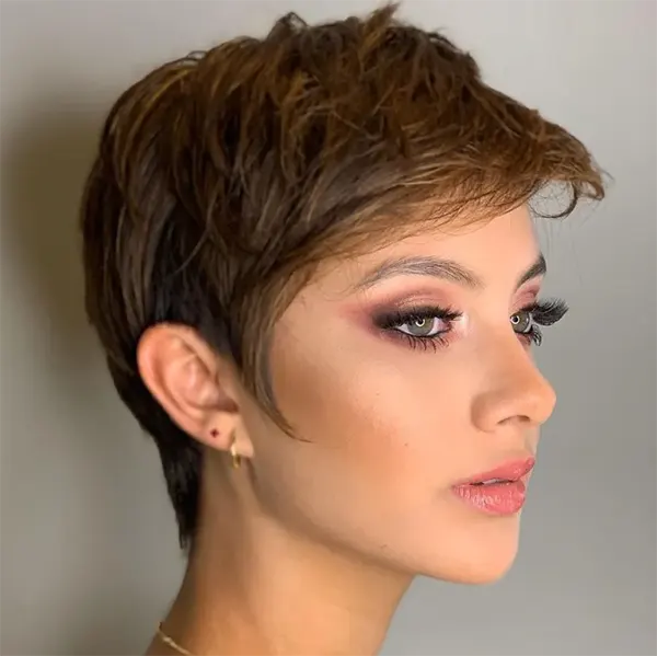 Ideia de Corte Pixie Cut com Franja para 2025