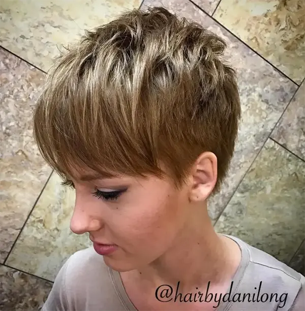 Ideia de Corte Pixie Cut com Franja para 2025