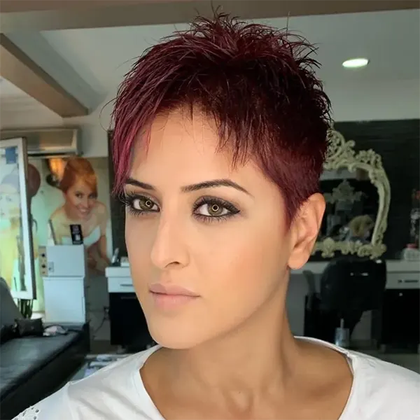 Ideia de Corte Pixie Cut com Franja para 2025