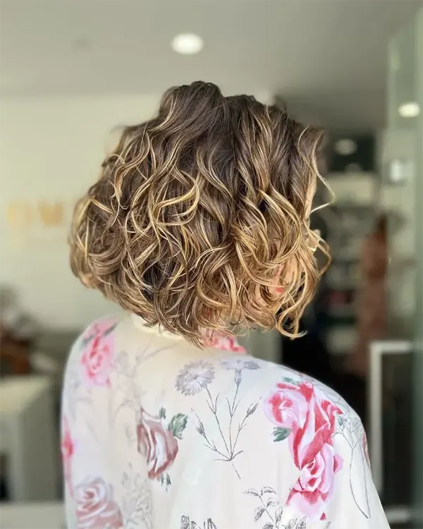 Corte de Cabelo Ondulado Para Mulher com +40 +50 Anos