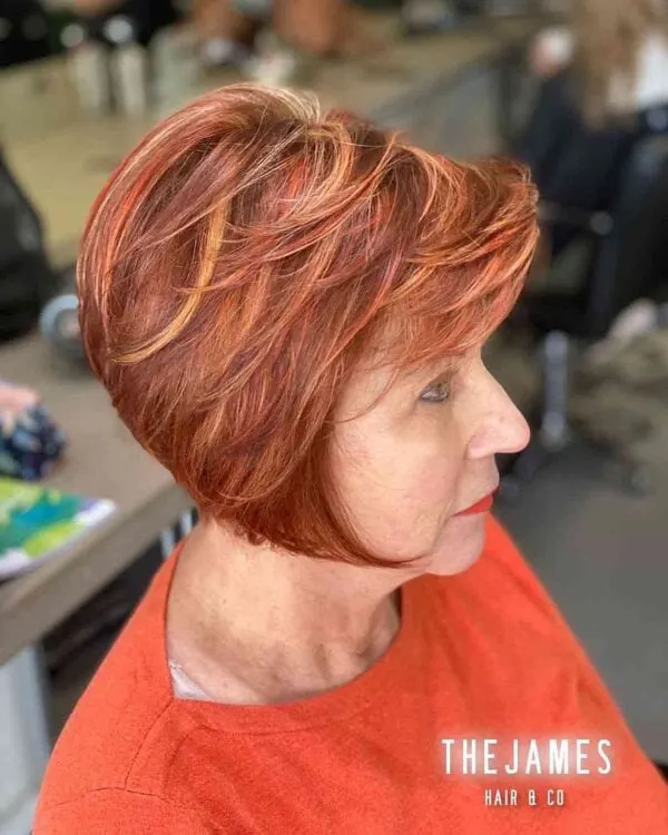 Bixie (Bob + Pixie) Emplumado com Camadas Fabuloso Corte de Cabelo Curto para Mulher 60+ Usar em 2025