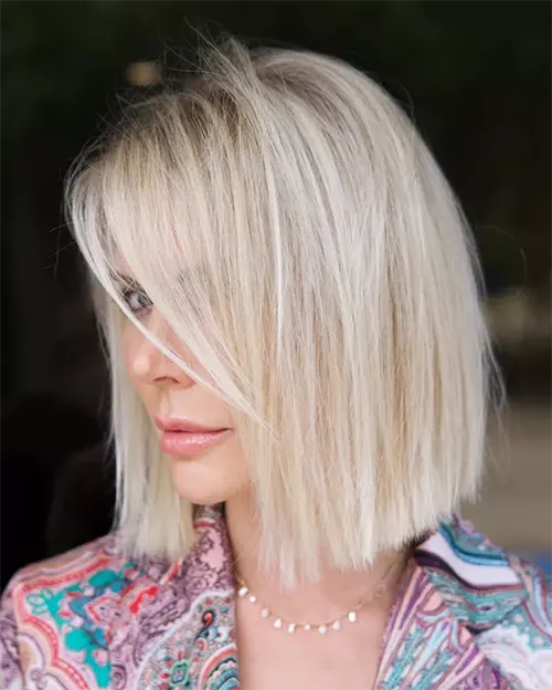 Corte Bob Reto Ideia de Corte de Cabelo Curto Para Mulheres com 50 Anos ou Mais