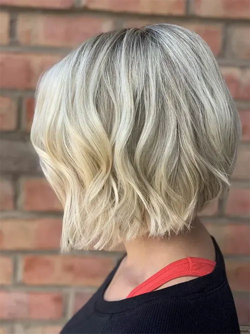 Bob com Camadas Texturizado Ideia de Corte de Cabelo Curto Para Mulheres com 50 Anos ou Mais