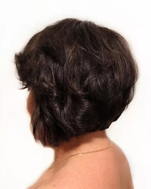 Bob Assimétrico Ideia de Corte de Cabelo Curto Para Mulheres com 50 Anos ou Mais