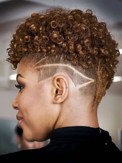 Lindo Corte de Cabelo Curto: Cabelo Crespo com Undercut Lindo Corte de Cabelo Curto: Cabelo Crespo com Undercut