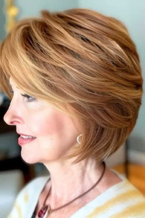 Maravilhoso Cabelo Feminino Curto: Corte em Camadas com Franja Lateral Maravilhoso Cabelo Feminino Curto: Corte em Camadas com Franja Lateral