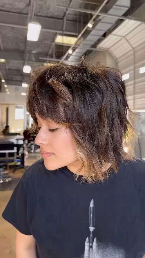 Corte de Cabelo Facil de Manter Para Usar em Dezembro 2025: Shag Graduado com Franja Cortina